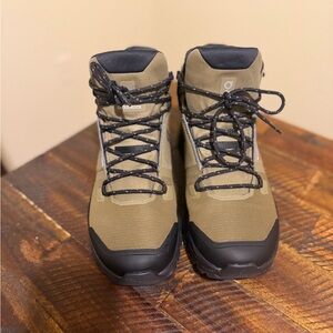 OnCloud Tan and Black Outdoor Boots